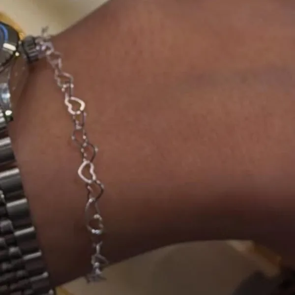 Classic cable chain in Sterling silver 925, welded on a wrist